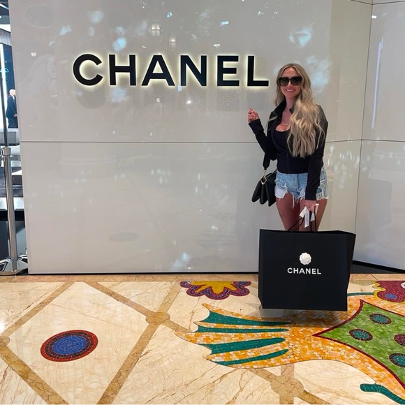 Chanel - Picture 3 of 3